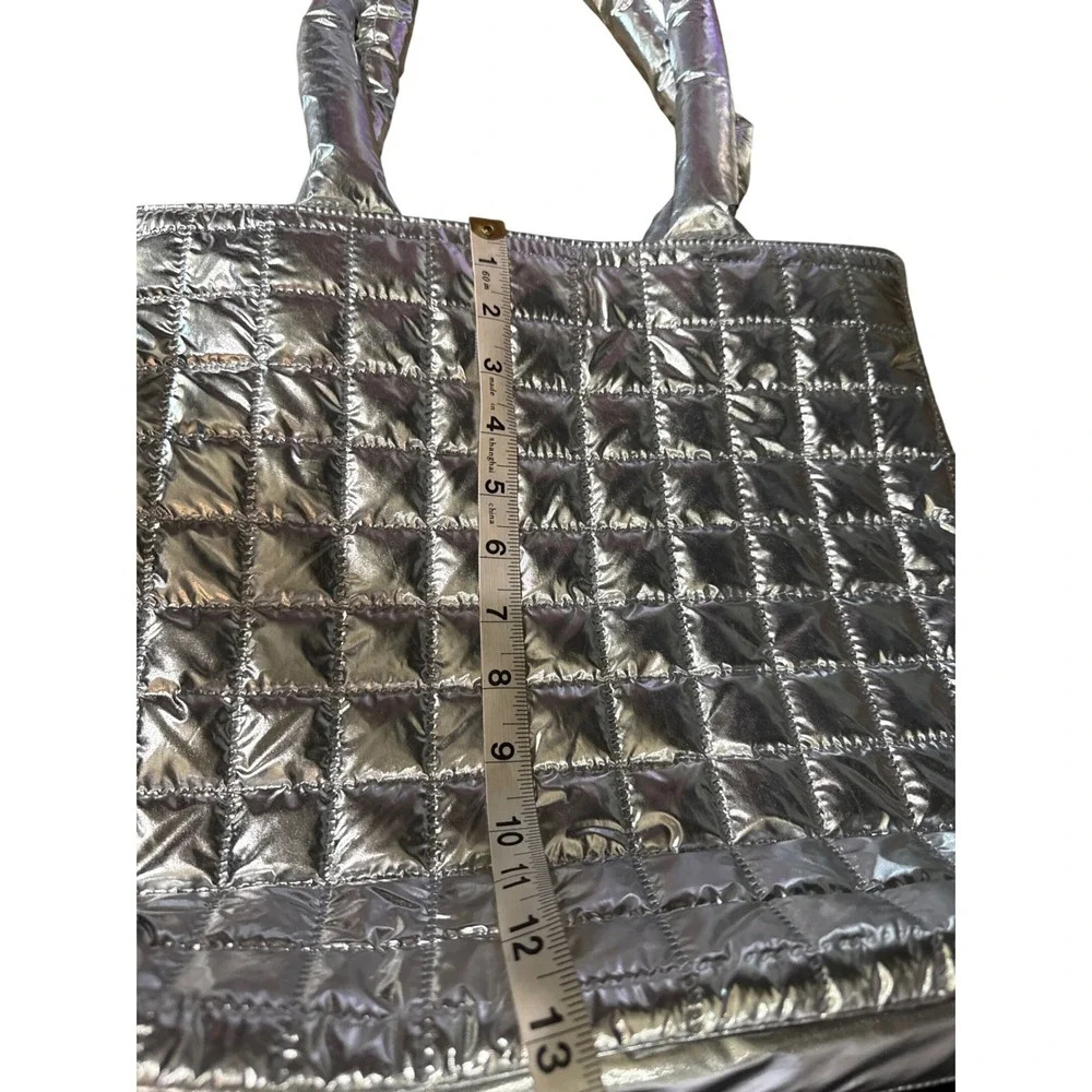 Clinique‎ Metallic Silver Quilted Puffer Tote Bag Mint Green Interior New No Tag